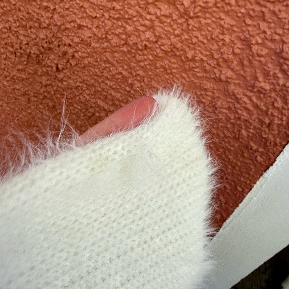 H&M White Long Sleeve Ribbed Knit Fuzzy Turtleneck Pullover Sweater Size Medium - Picture 6 of 6